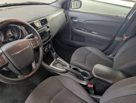 2013 Chrysler 200 LX