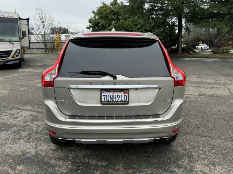 2016 Volvo XC60 T5 Drive-E Premier