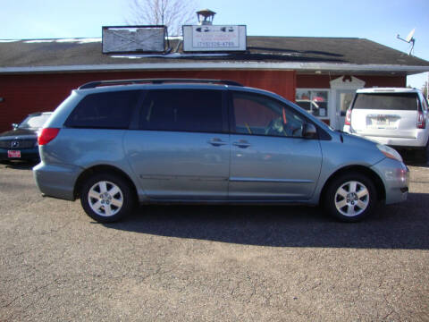 2006 Toyota Sienna for sale at G and G AUTO SALES in Merrill WI