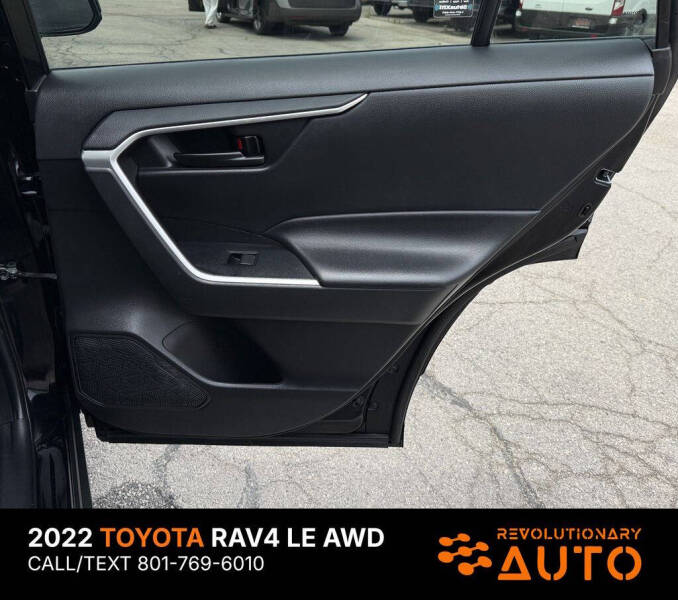 2022 Toyota RAV4 LE