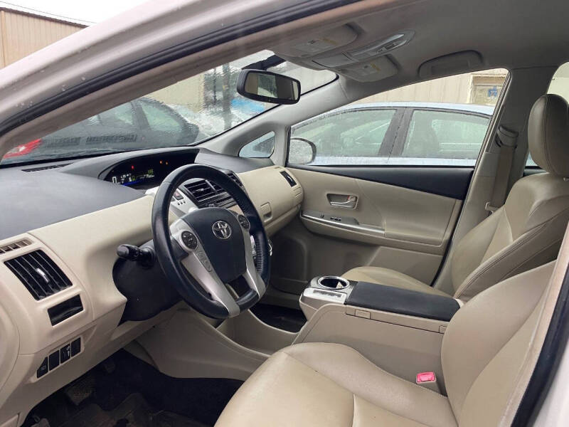 2013 Toyota Prius v Five