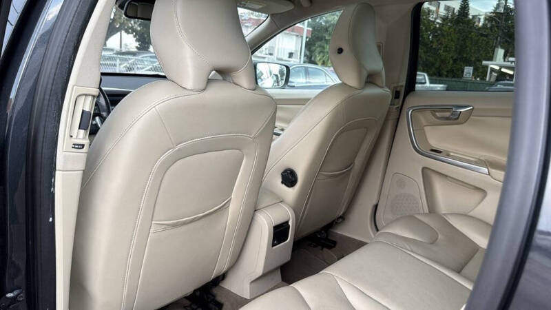 2015 Volvo XC60 T6 Drive-E Premier Plus