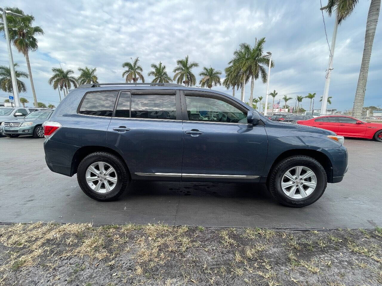 2011 Toyota Highlander  - $13,900