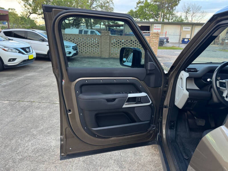 2020 Land Rover Defender 110 SE