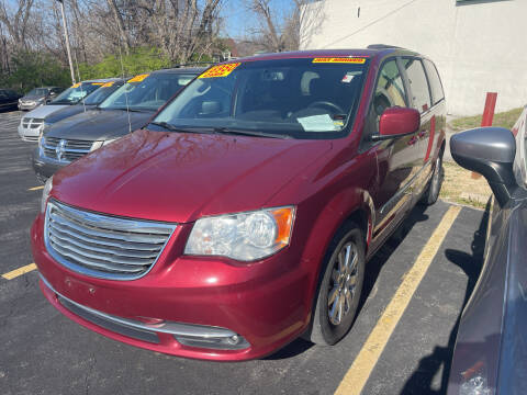 2016 Chrysler Town and Country for sale at Best Buy Car Co in Independence MO