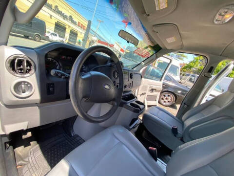 2012 Ford E-Series E-350 SD XL
