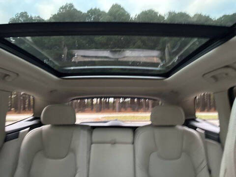 2023 Volvo XC60 B6 Ultimate Dark Theme