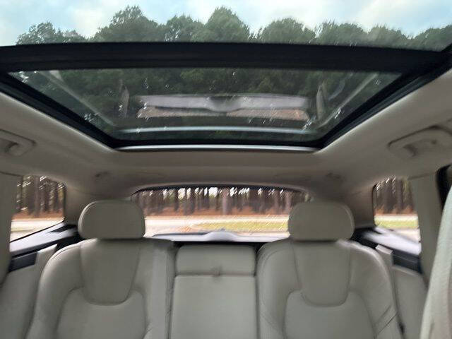 2023 Volvo XC60 B6 Ultimate Dark Theme