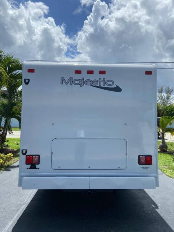 2015 FORD ECONOLINE E450 CLASS C THOR MAJESTIC 28A MOTORHOME