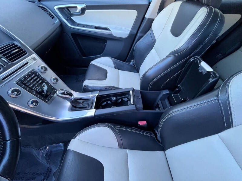 2017 Volvo XC60 T5 Dynamic