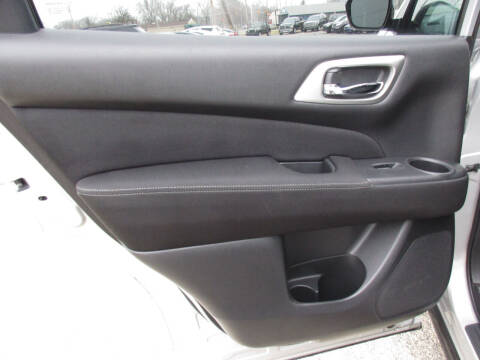 2017 Nissan Pathfinder SV