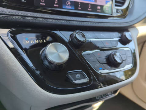 2024 Chrysler Pacifica Plug-In Hybrid Select