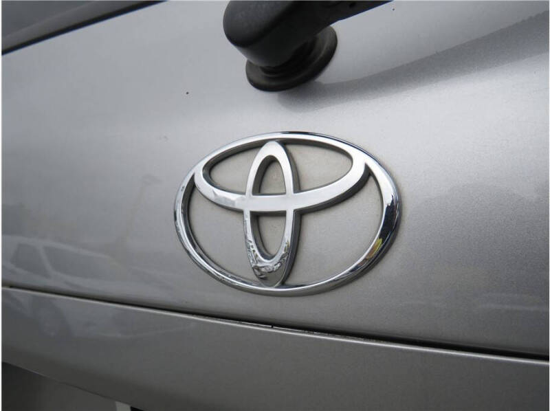 2004 Toyota Sequoia SR5