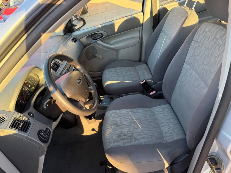 2005 Ford Focus ZX4 S