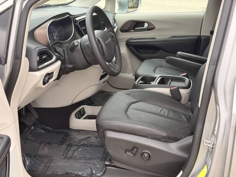 2017 Chrysler Pacifica Touring-L