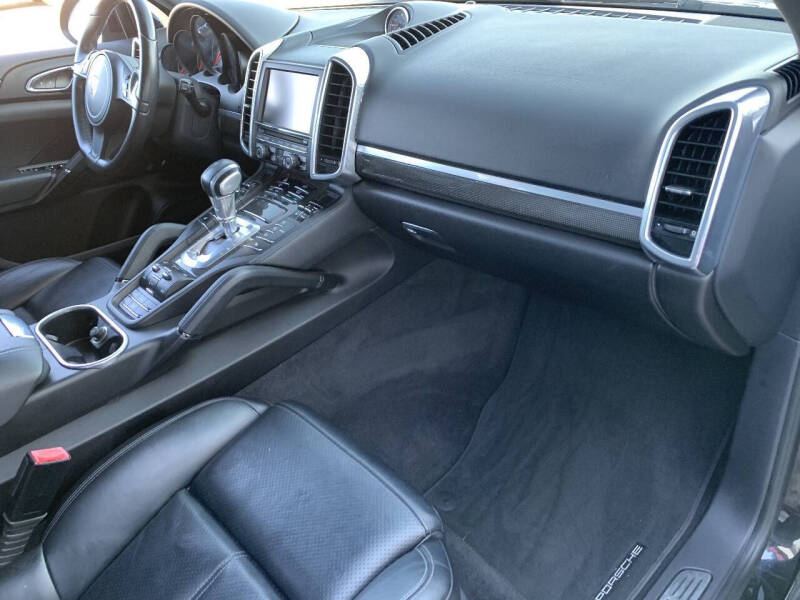 2014 Porsche Cayenne GTS