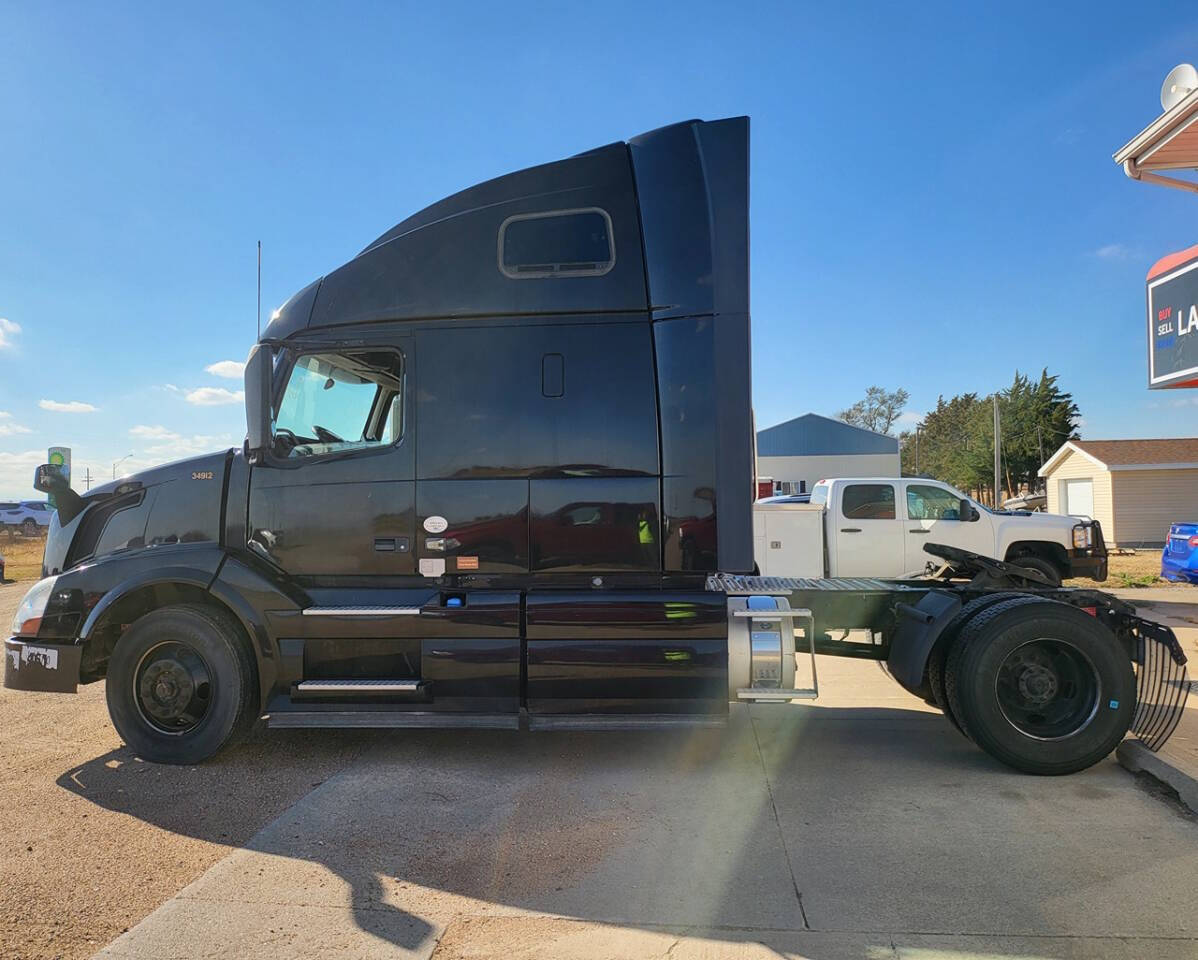 2016 Volvo VNL for sale at LANDMARK AUTO GROUP LLC in Weston, NE