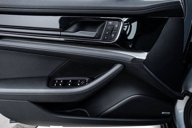 2025 Porsche Panamera 4