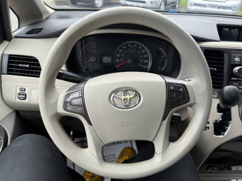 2011 Toyota Sienna LE 8-Passenger