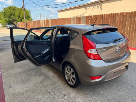 2014 Hyundai Accent SE