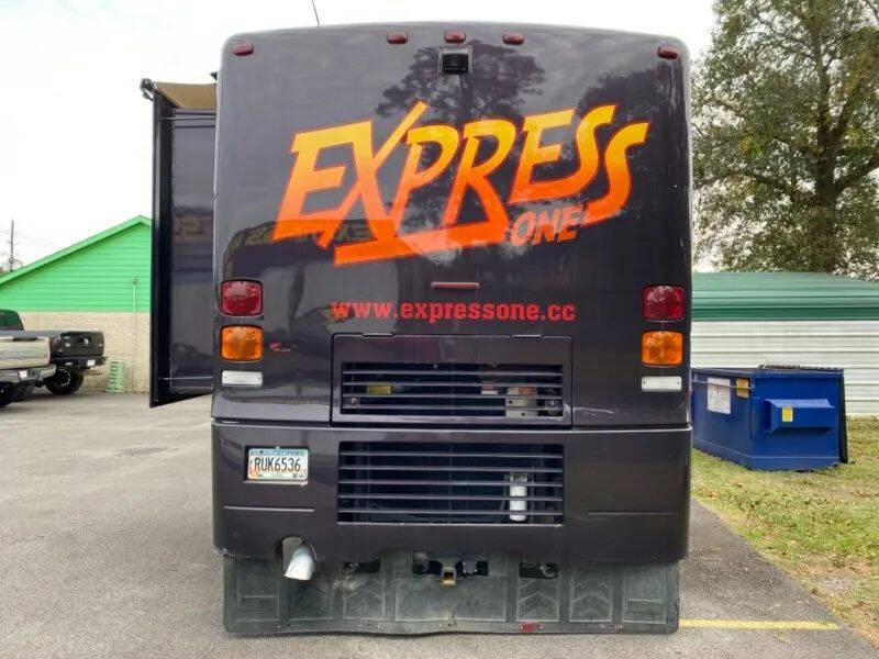 2000 Freightliner XC Chassis