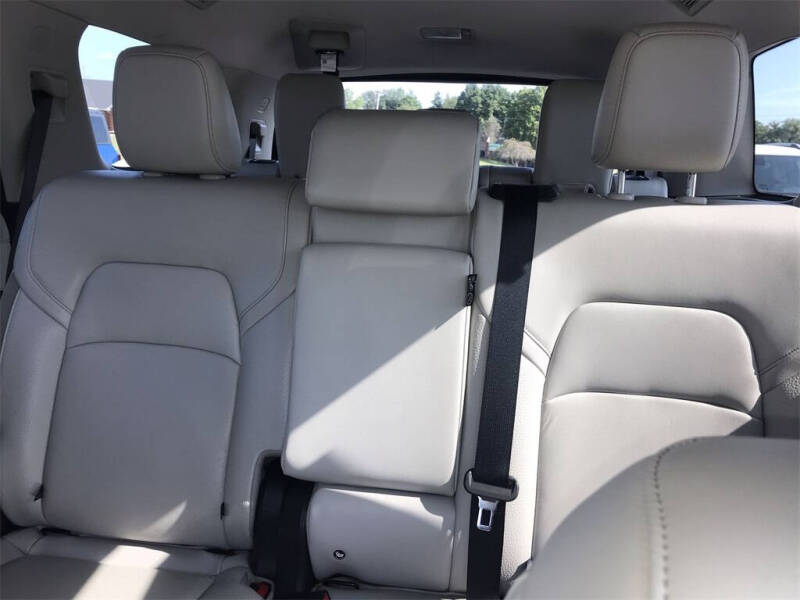 2022 Nissan Pathfinder SL