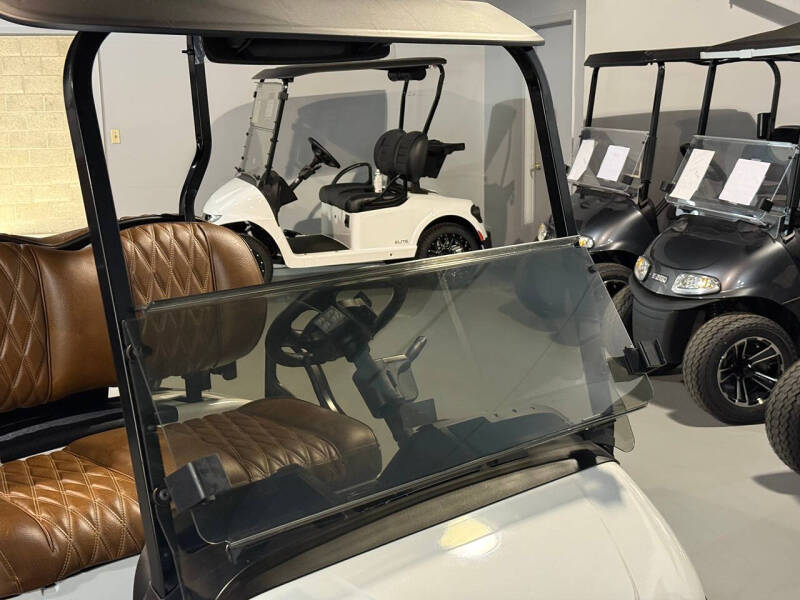 2025 E-Z-GO RXV ELiTE