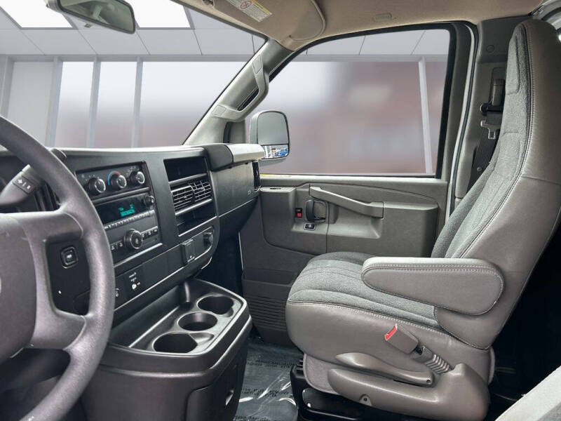 2024 GMC Savana 2500