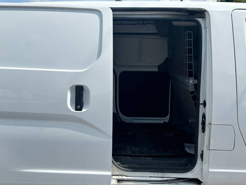 2021 Nissan NV200 SV photo 9