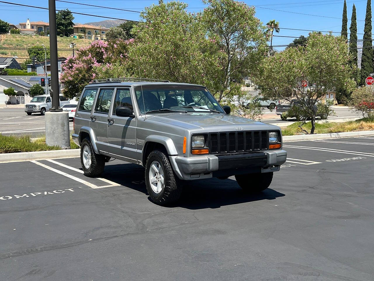 2000 Jeep Cherokee for sale at R&G Auto Sales in Tujunga, CA