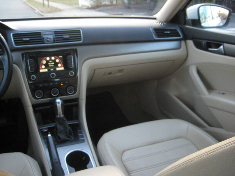 2015 Volkswagen Passat 1.8T SE