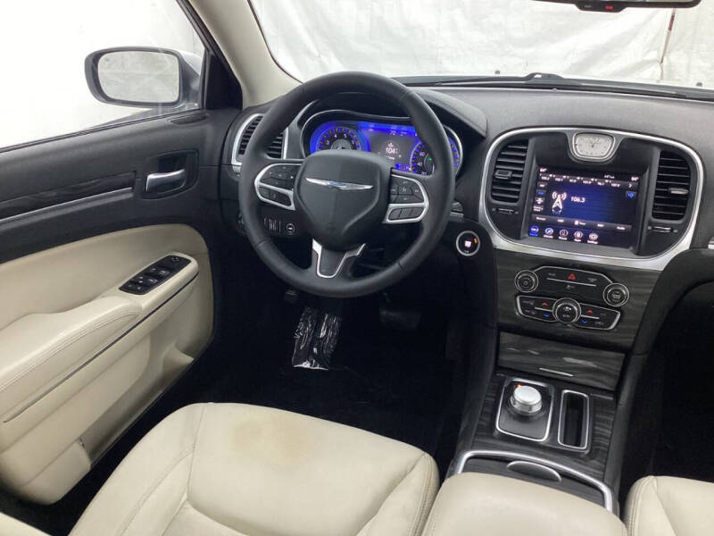 2021 Chrysler 300 Touring