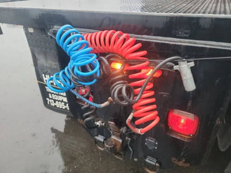 2004 Freightliner M2 106