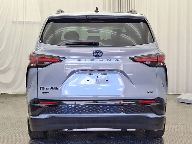 2025 Toyota Sienna XSE 7-Passenger