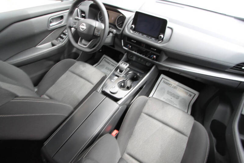 2025 Nissan Rogue SV