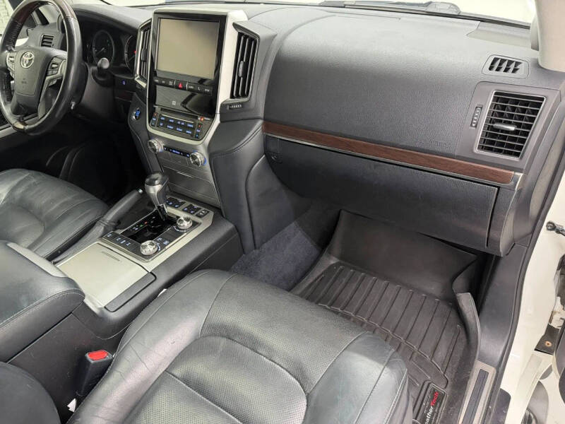 2018 Toyota Land Cruiser
