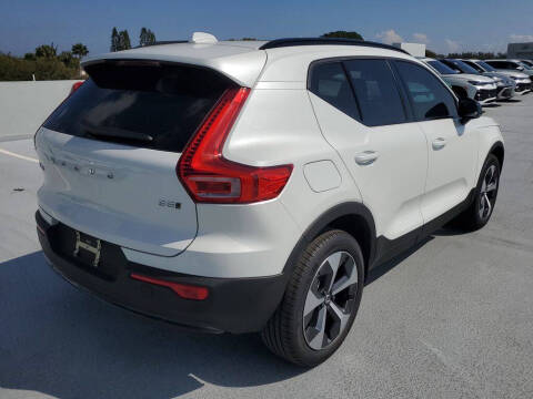 2026 Volvo XC40 B5 Plus