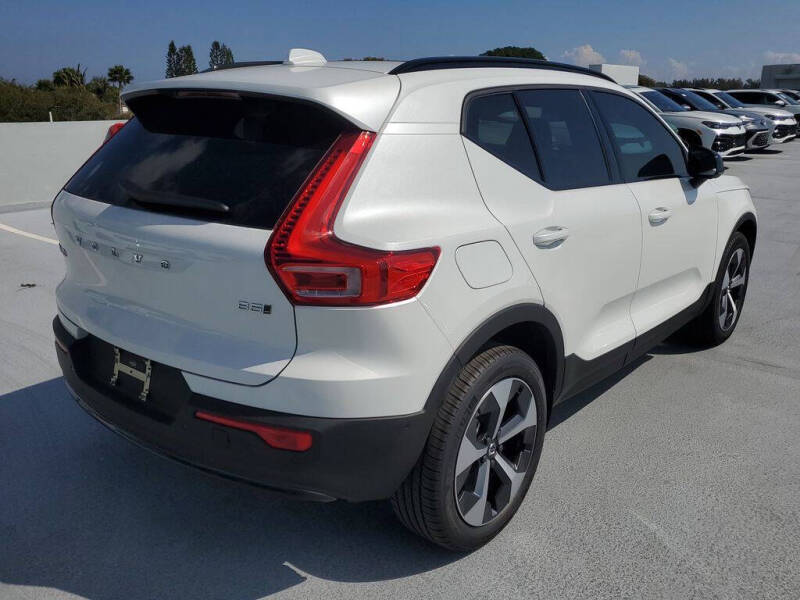 2026 Volvo XC40 B5 Plus