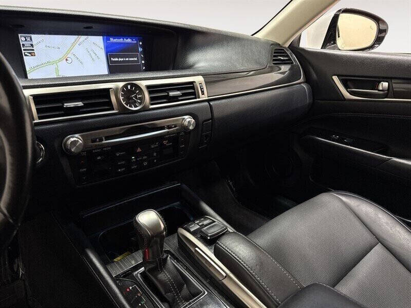 2017 Lexus GS 200t