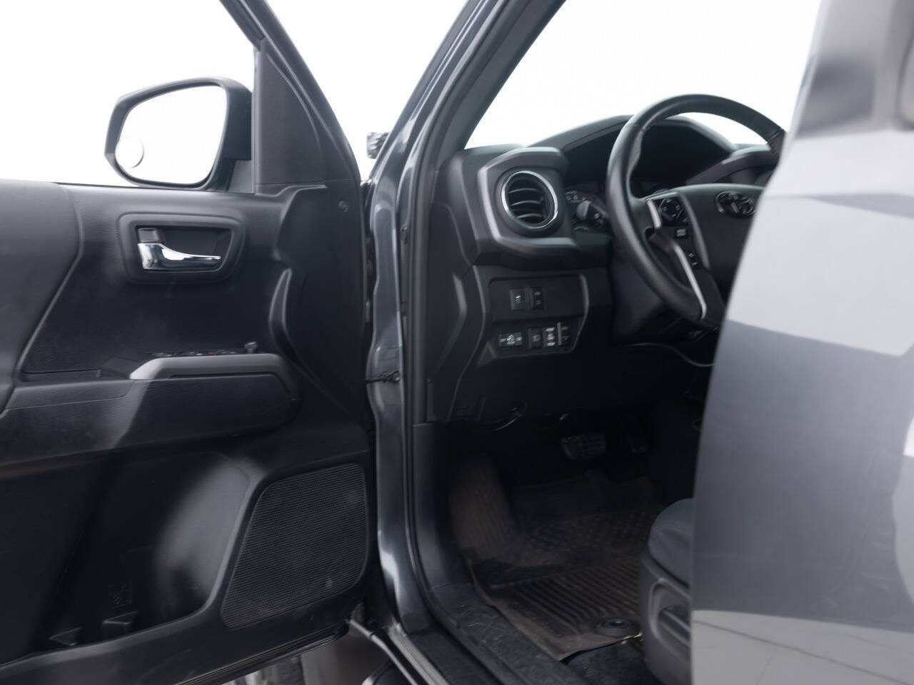 Used Car 2021 Toyota Tacoma  Sr V6 4x4 4dr Double Cab 5.0 Ft Sb For Sale Under $30,000 In Coal City, Illinois