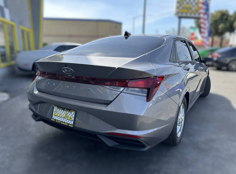 2022 Hyundai Elantra SE