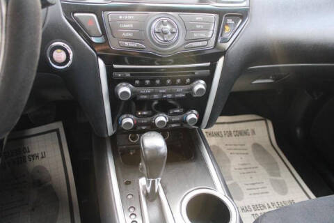 2017 Nissan Pathfinder Platinum