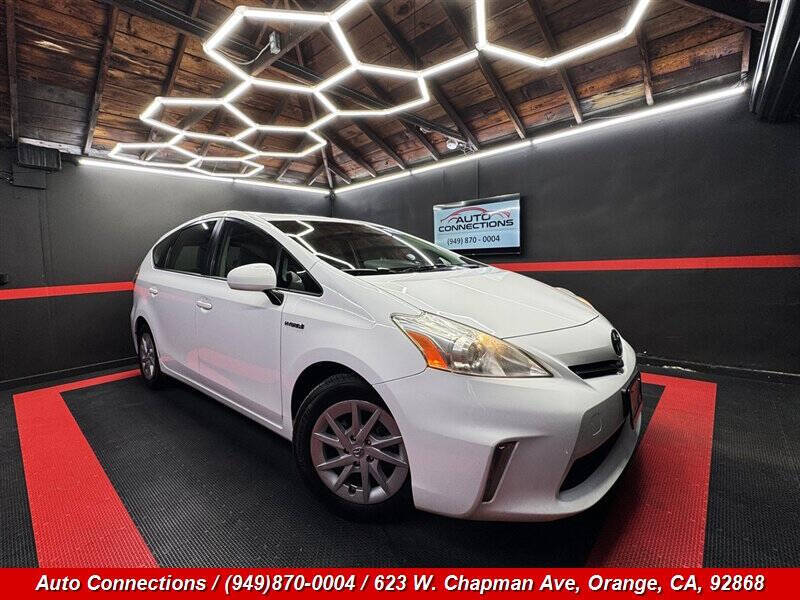 2014 Toyota Prius v Three