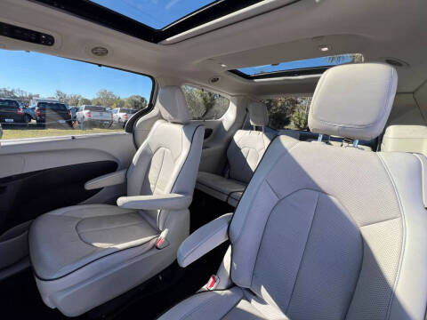 2017 Chrysler Pacifica Hybrid Platinum