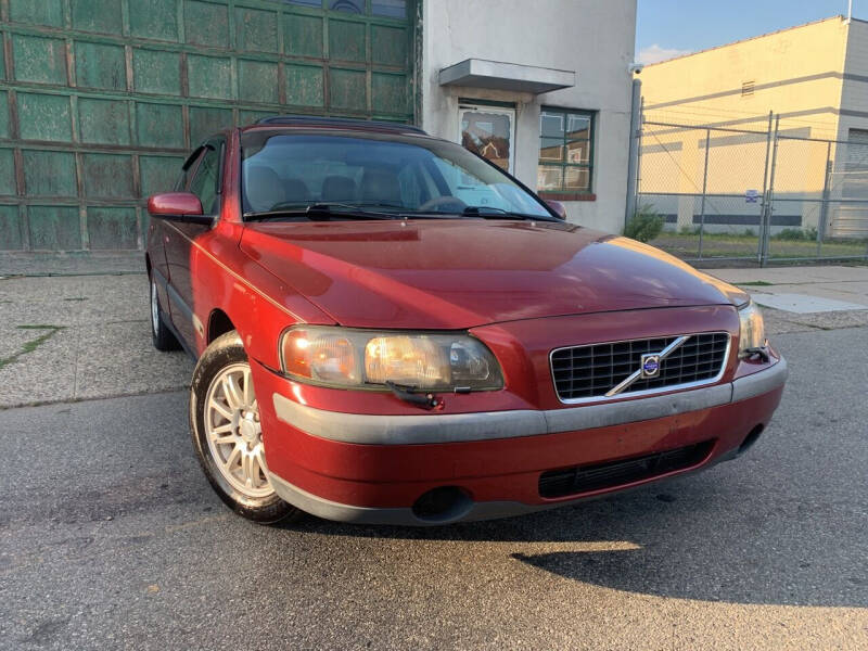 2004 Volvo S60 for sale at Illinois Auto Sales in Paterson NJ