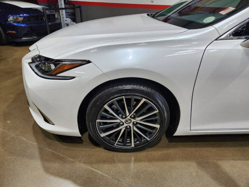 2023 Lexus ES 300h