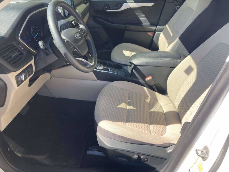 2022 Ford Escape Hybrid SE