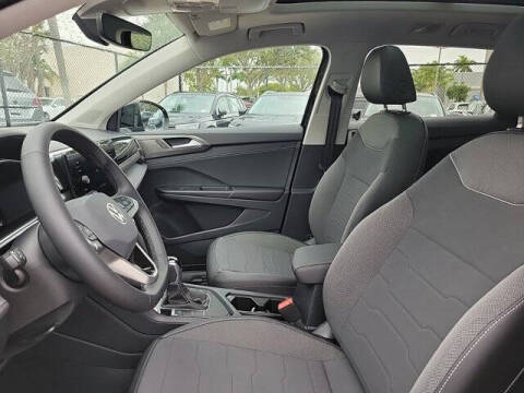 2025 Volkswagen Taos SE Black