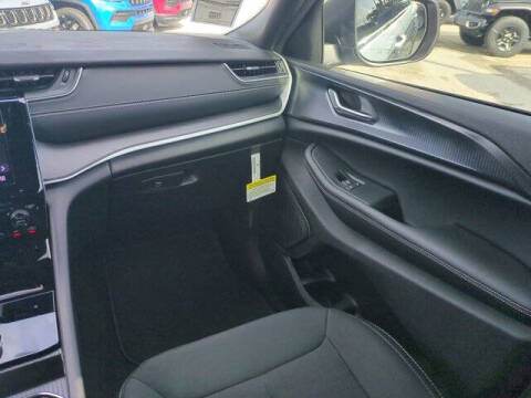 2025 Jeep Grand Cherokee L Laredo X