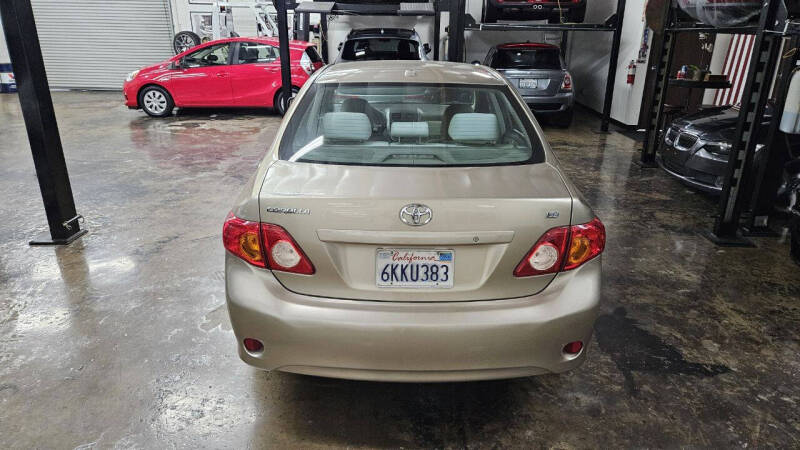 2010 Toyota Corolla LE photo 8